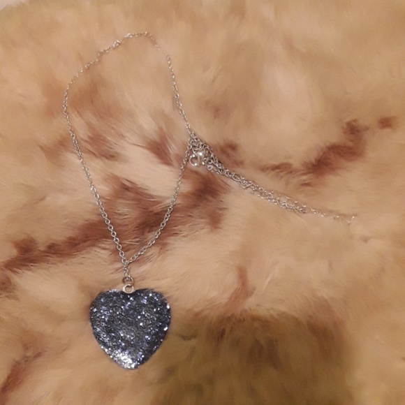 Blue shimmery heart pendant 32" chain - Picture 5 of 7